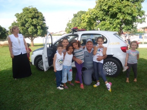 POLÍCIA NA ESCOLA