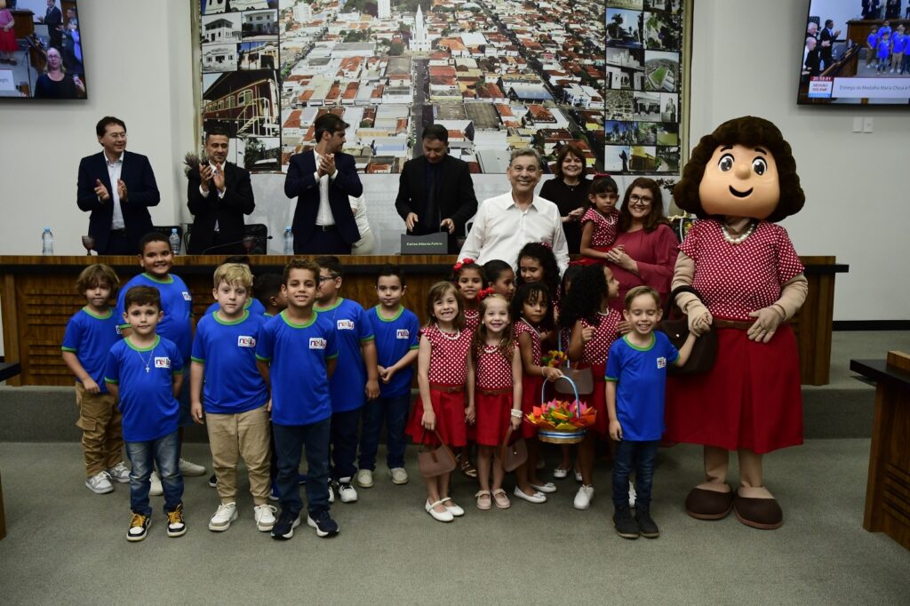 Cerimônia de entrega da Medalha Maria Chica homenageia legado de Dona Nelly Colnaghi